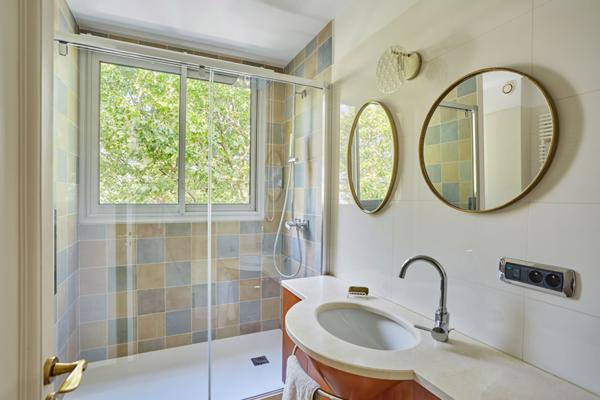 A vendre - Neuilly-sur-Seine - Appartement au dernier étage avec terrasse arborée