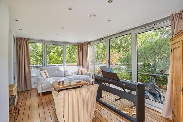 A vendre - Neuilly-sur-Seine - Appartement au dernier étage avec terrasse arborée