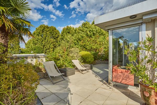 A vendre - Neuilly-sur-Seine - Appartement au dernier étage avec terrasse arborée