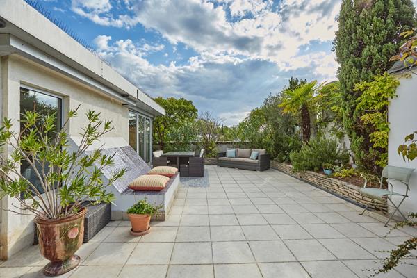 A vendre - Neuilly-sur-Seine - Appartement au dernier étage avec terrasse arborée