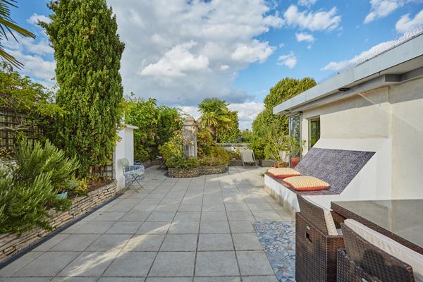 A vendre - Neuilly-sur-Seine - Appartement au dernier étage avec terrasse arborée