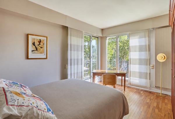 A vendre - Neuilly-sur-Seine - Appartement au dernier étage avec terrasse arborée