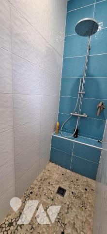 Vila d'architecte avec piscine, terrasse, jardin sur terrain de 5000m²