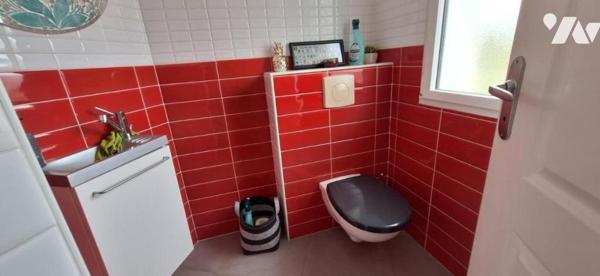 Vila d'architecte avec piscine, terrasse, jardin sur terrain de 5000m²