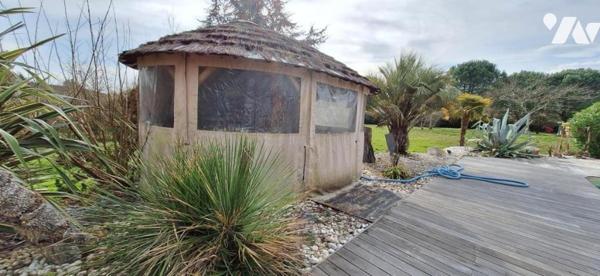 Vila d'architecte avec piscine, terrasse, jardin sur terrain de 5000m²