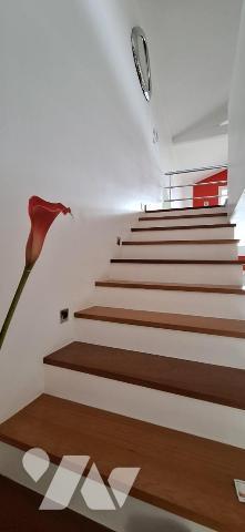 Vila d'architecte avec piscine, terrasse, jardin sur terrain de 5000m²