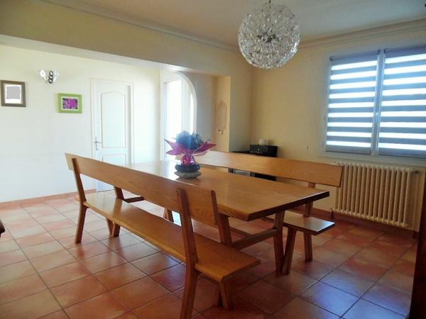 MAISON SUR SOUS-SOL DE 121 M², 4 CHAMBRES, A 15 MN DE CHOLET