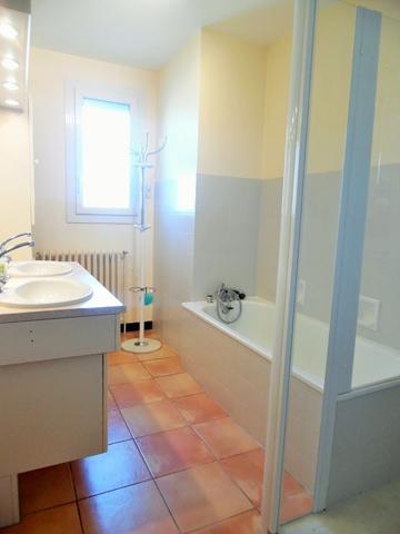 MAISON SUR SOUS-SOL DE 121 M², 4 CHAMBRES, A 15 MN DE CHOLET