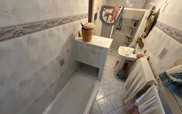 Maison à vendre    6 pièces •  Saint-Donat-sur-l'Herbasse