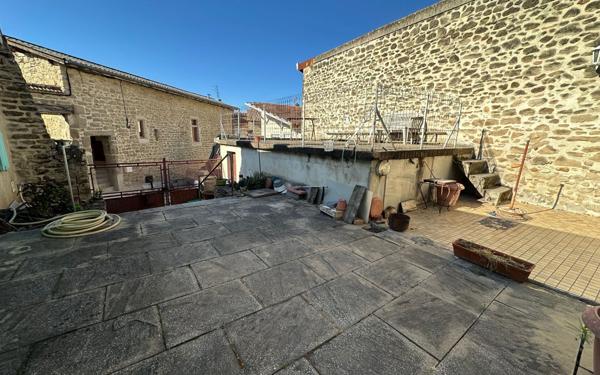 Maison à vendre    6 pièces •  Saint-Donat-sur-l'Herbasse