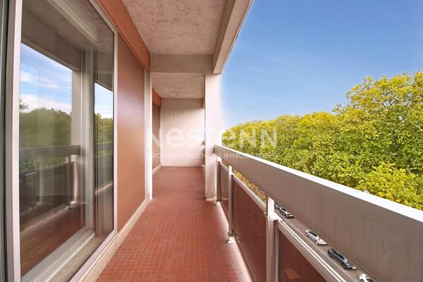 Grand appartement T5 3 chambres avec cave garage et 2 balcons - 69500 BRON