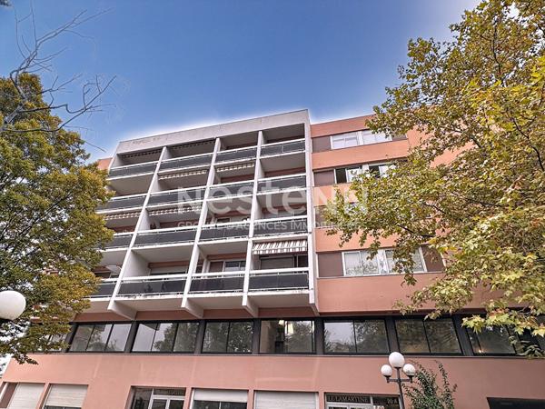 Grand appartement T5 3 chambres avec cave garage et 2 balcons - 69500 BRON