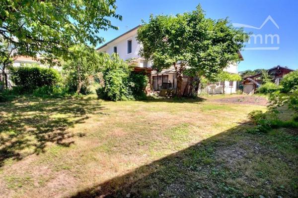 TENCIN – Maison mitoyenne avec dépendances, jardin et fort potentiel d'évolution