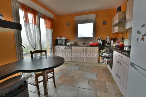 Maison familiale T6 avec terrasse sud-ouest et terrain clos – Proche Nuits Saint-Georges