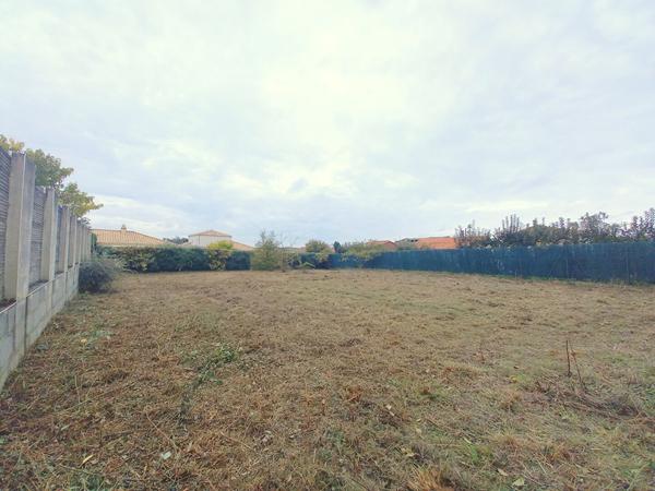 Terrain de près de 600m² - second rideau - à viabiliser - LE LOROUX BOTTEREAU