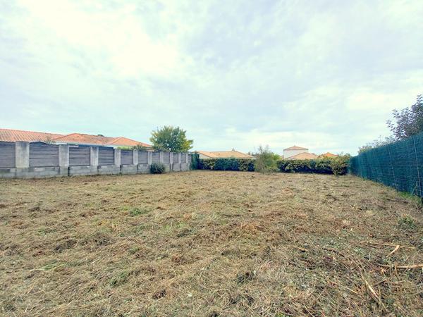 Terrain de près de 600m² - second rideau - à viabiliser - LE LOROUX BOTTEREAU