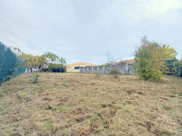 Terrain de près de 600m² - second rideau - à viabiliser - LE LOROUX BOTTEREAU