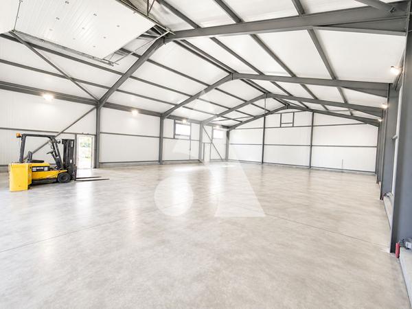 Entrepôt / Local industriel 300 m2