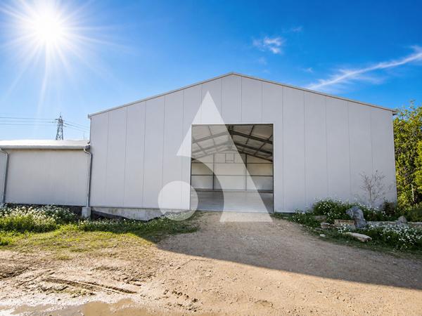 Entrepôt / Local industriel 300 m2