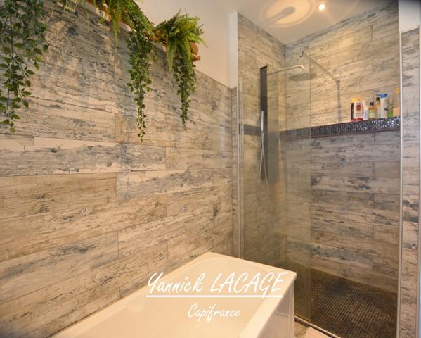 Appartement T3 traversant avec superbe terrasse vue mer et Notre Dame de la GARDE