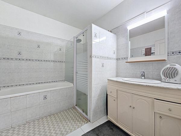 Plain-pied surélevé sur sous sol total 6 pièces 158m²