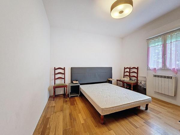 Plain-pied surélevé sur sous sol total 6 pièces 158m²