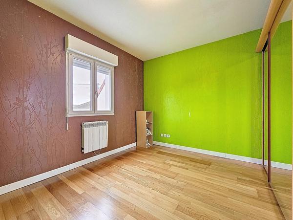 Plain-pied surélevé sur sous sol total 6 pièces 158m²