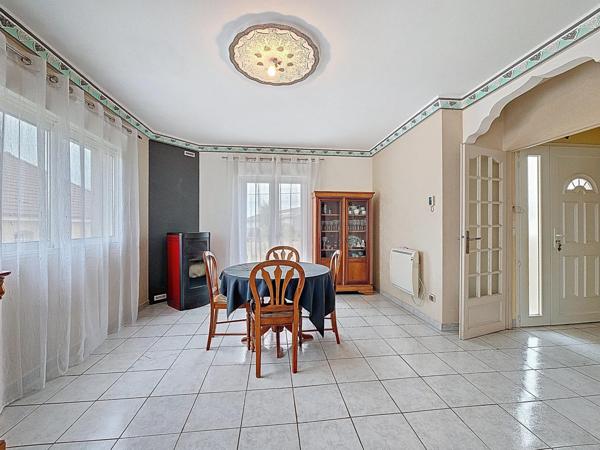 Plain-pied surélevé sur sous sol total 6 pièces 158m²