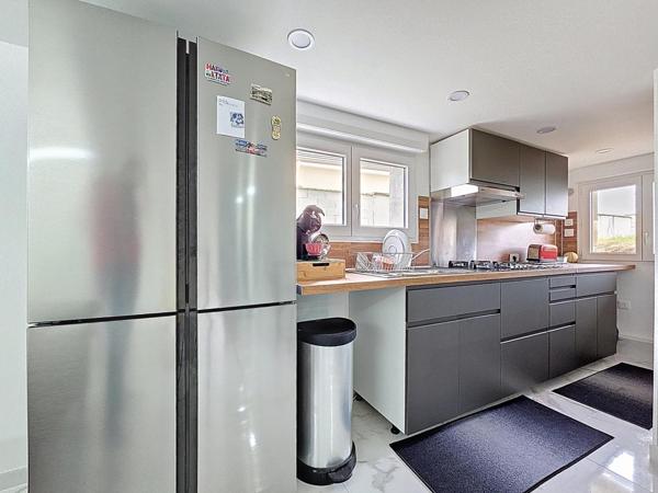 Plain-pied surélevé sur sous sol total 6 pièces 158m²