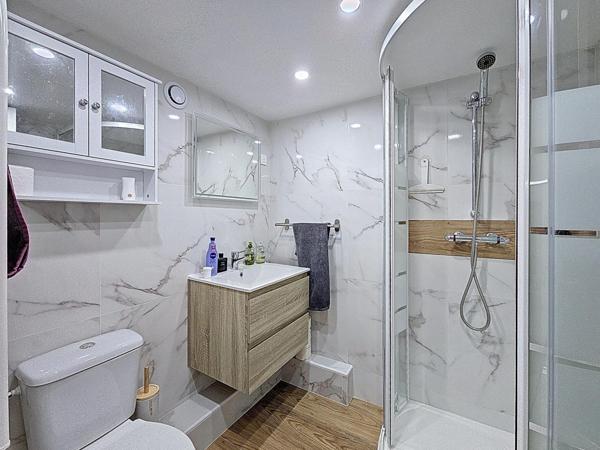 Plain-pied surélevé sur sous sol total 6 pièces 158m²