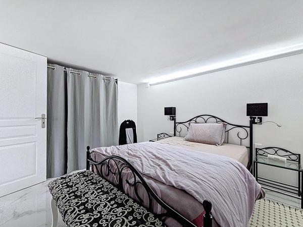 Plain-pied surélevé sur sous sol total 6 pièces 158m²