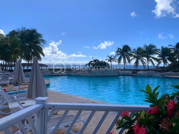 Vous rêvez d’investir dans un pied à terre dans un paradis tropical au sein de la résidence MANGANAO, route touristique (très prisée des touristes), sur l’un des plus beaux sites de la Guadeloupe ? Et/ou réaliser un investissement locatif à forte rentabilité ?

Vous recherchez un cadre de vie exceptionnel à Saint-François, au bord d’une plage paradisiaque avec son restaurant et une vue sur la mer turquoise ?

Cette résidence sécurisée vous séduira avec sa magnifique piscine, son restaurant en bord de plage, parking, le tout au milieu d’un jardin tropical de 5 hectares tout en étant à 5 minutes seulement de son centre-ville et ses commerces.

Ce studio situé en Rez de chaussée, présente les avantages d'être situé près de la piscine et de la plage, tout en étant au calme avec une vue sur le jardin et ses nombreux palmiers.

Il est fonctionnel, vendu entièrement meublé et équipé. Sa superficie intérieure utile+ balcon est d'environ 23 m2. Il se compose d’une chambre climatisée avec placards, un lit en 160 cm, un bureau, télévision, un coin cuisine équipée (micro-ondes, plaque vitro céramique, réfrigérateur, une hotte, cafetière, vaisselle..), une salle d'eau avec douche, vasque, miroir, machine à laver et WC.

Alors si vous souhaitez devenir l’heureux propriétaire de bijou, n’hésitez pas, contactez moi !

A propos de la copropriété :
Pas de procédure en cours.
Nombre de lots : 96
Charges annuelles : 1687 € par an.
Il est à noter que dans cette résidence, les charges comprennent aussi la consommation d'eau et l'électricité ( budget maitrisé) !
