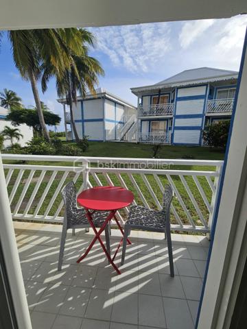 Vous rêvez d’investir dans un pied à terre dans un paradis tropical au sein de la résidence MANGANAO, route touristique (très prisée des touristes), sur l’un des plus beaux sites de la Guadeloupe ? Et/ou réaliser un investissement locatif à forte rentabilité ?

Vous recherchez un cadre de vie exceptionnel à Saint-François, au bord d’une plage paradisiaque avec son restaurant et une vue sur la mer turquoise ?

Cette résidence sécurisée vous séduira avec sa magnifique piscine, son restaurant en bord de plage, parking, le tout au milieu d’un jardin tropical de 5 hectares tout en étant à 5 minutes seulement de son centre-ville et ses commerces.

Ce studio situé en Rez de chaussée, présente les avantages d'être situé près de la piscine et de la plage, tout en étant au calme avec une vue sur le jardin et ses nombreux palmiers.

Il est fonctionnel, vendu entièrement meublé et équipé. Sa superficie intérieure utile+ balcon est d'environ 23 m2. Il se compose d’une chambre climatisée avec placards, un lit en 160 cm, un bureau, télévision, un coin cuisine équipée (micro-ondes, plaque vitro céramique, réfrigérateur, une hotte, cafetière, vaisselle..), une salle d'eau avec douche, vasque, miroir, machine à laver et WC.

Alors si vous souhaitez devenir l’heureux propriétaire de bijou, n’hésitez pas, contactez moi !

A propos de la copropriété :
Pas de procédure en cours.
Nombre de lots : 96
Charges annuelles : 1687 € par an.
Il est à noter que dans cette résidence, les charges comprennent aussi la consommation d'eau et l'électricité ( budget maitrisé) !