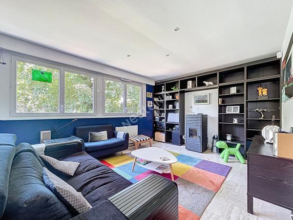 BOUGUENAIS-LES COUÊTS / Maison d'architecte / 145 m2 habitables / Vaste terrain arboré avec PISCINE