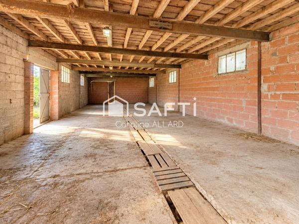FERME AVEC DEPENDANCES SUR UNE PARCELLE DE 1.6 Hectares