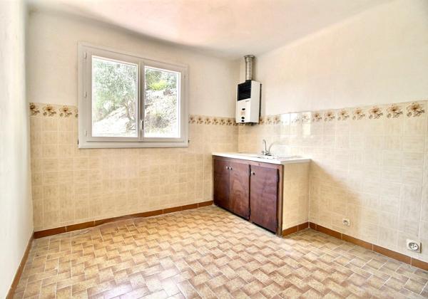 Les Arcs Var - appartement à rénover 54m2+ combles aménageables 40m2