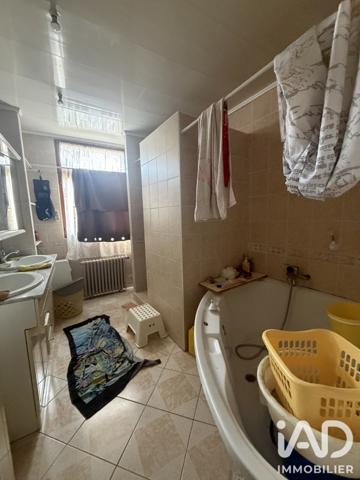 Immeuble à vendre 390 m² Perthes