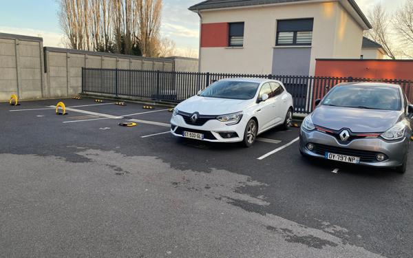 Stationnement à louer