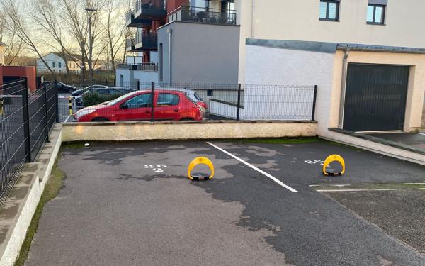 Stationnement à louer
