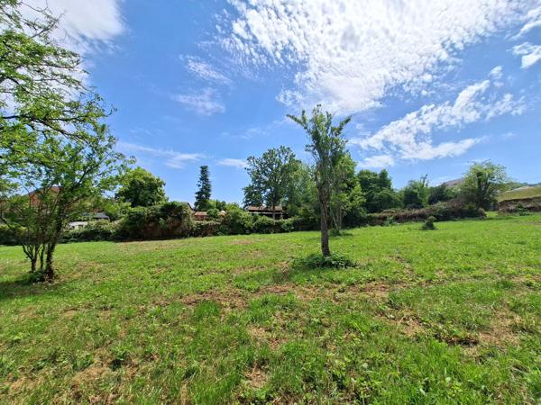 Très belle situation pour ce terrain constructible viabilisé de 700 m²