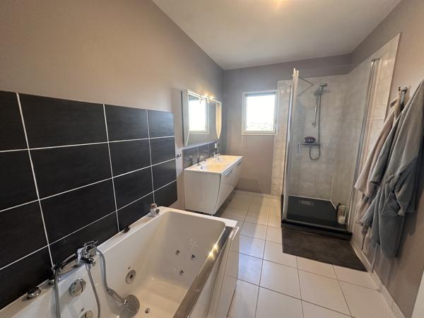 MAISON CONTEMPORAINE, BEAUX VOLUMES, ENVIRONNEMENT RECHERCHE 785 000 €
