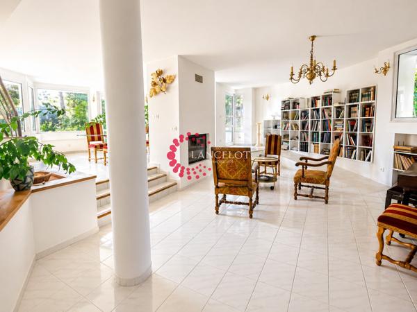 Maison 8 P de 220 m² avec terrasse et jardin arboré de 1195 m²