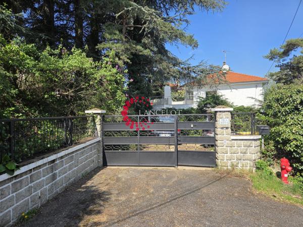 Maison 8 P de 220 m² avec terrasse et jardin arboré de 1195 m²