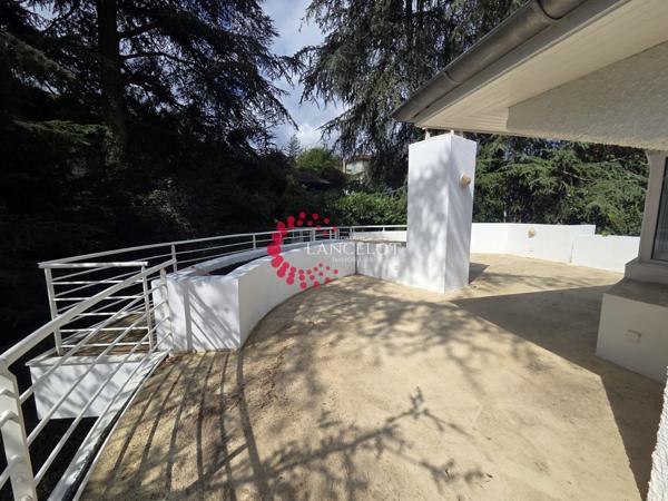 Maison 8 P de 220 m² avec terrasse et jardin arboré de 1195 m²