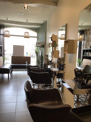 À VENDRE – FONDS DE COMMERCE SALON DE COIFFURE CLÉ EN MAIN – EMPLACEMENT N°1