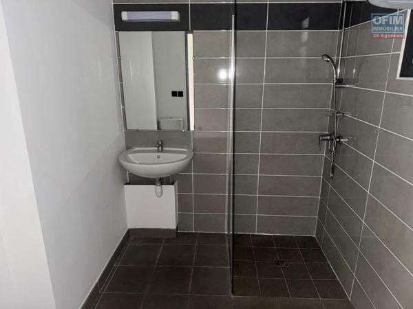 A vendre 2 studios côte à côte face à l'université du Tampon idéal pour investissement locatif