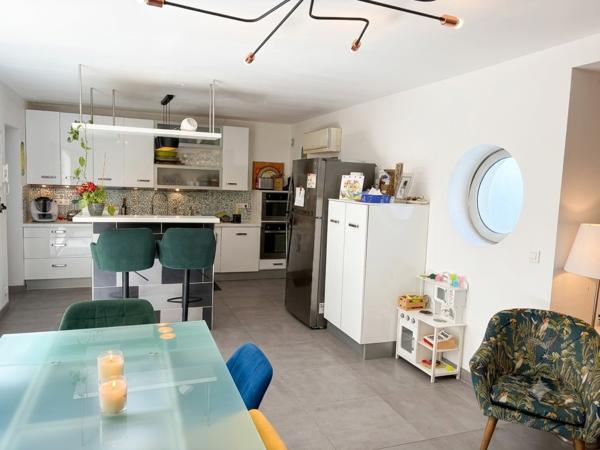 Maison 9 pièce(s) 5 chambre(s) 195.37 m²