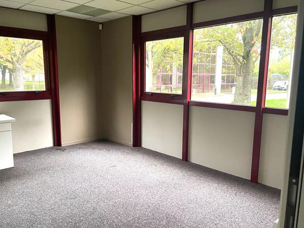BUREAUX PONTOISE RDC - 132M²