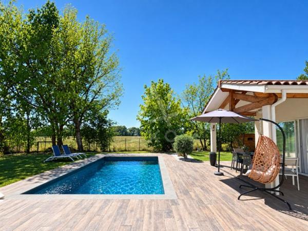 Maison récente de 146 m² avec piscine sur terrain arboré de 1 646 m²