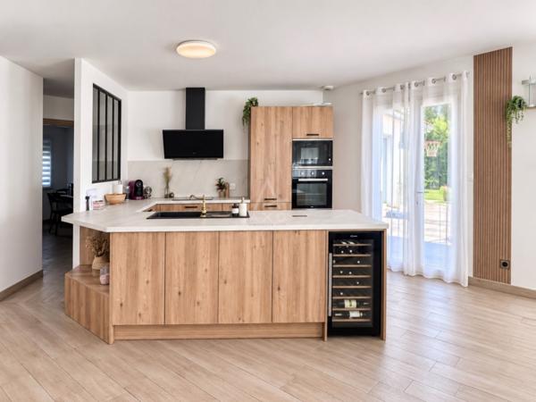 Maison récente de 146 m² avec piscine sur terrain arboré de 1 646 m²